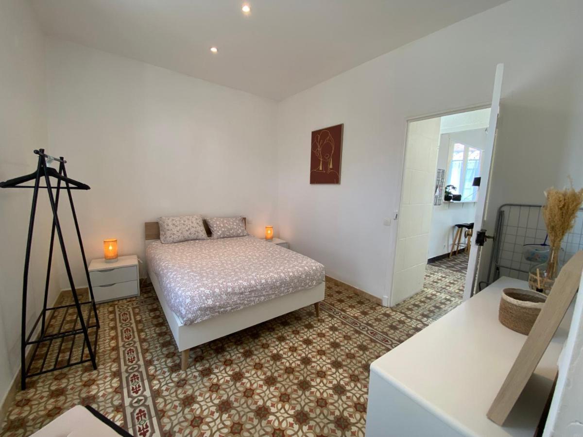 Le 23 - 2Eme Etage Apartment Arles Bagian luar foto