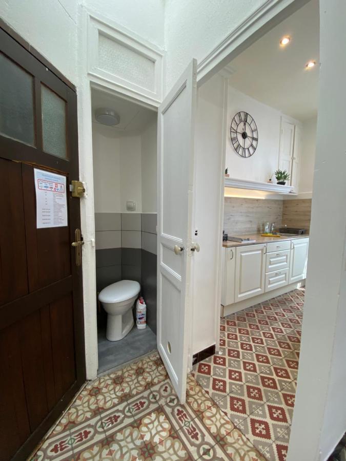 Le 23 - 2Eme Etage Apartment Arles Bagian luar foto